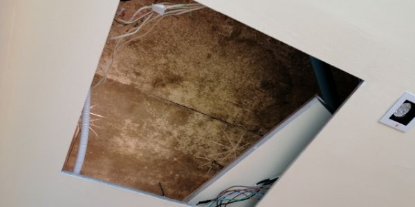 雨漏りを包囲すると電気配線のトラブルの可能性