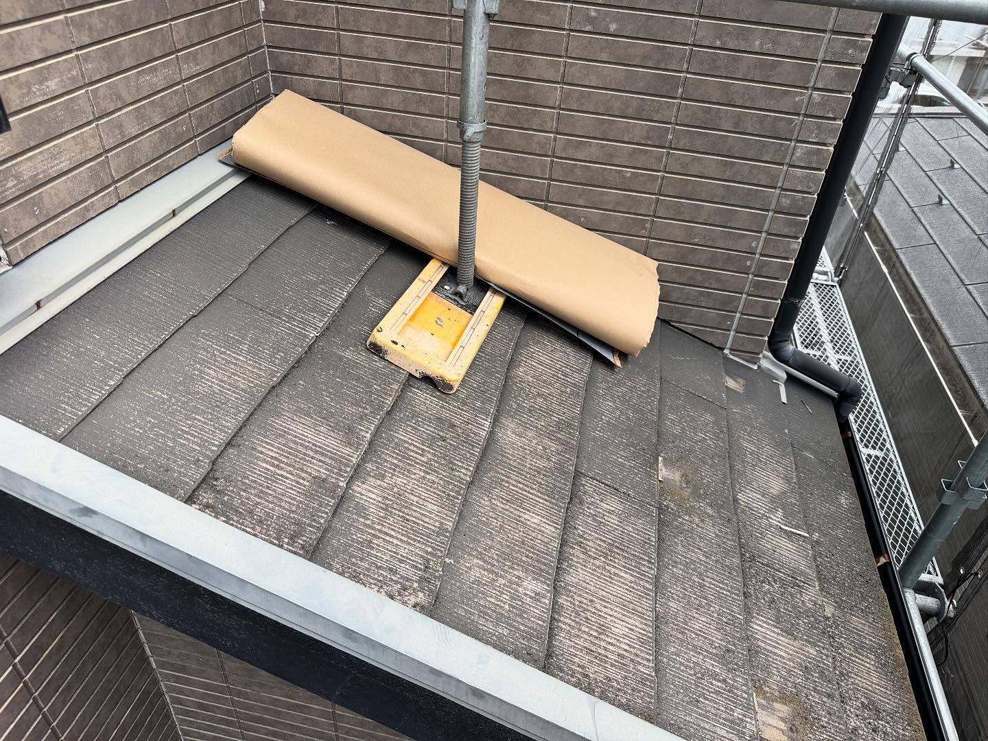 屋根カバー工法対応前
